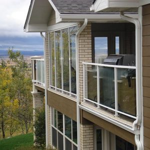 Railing Systems Glass With Wind Wall | Mountain View Sun Decks